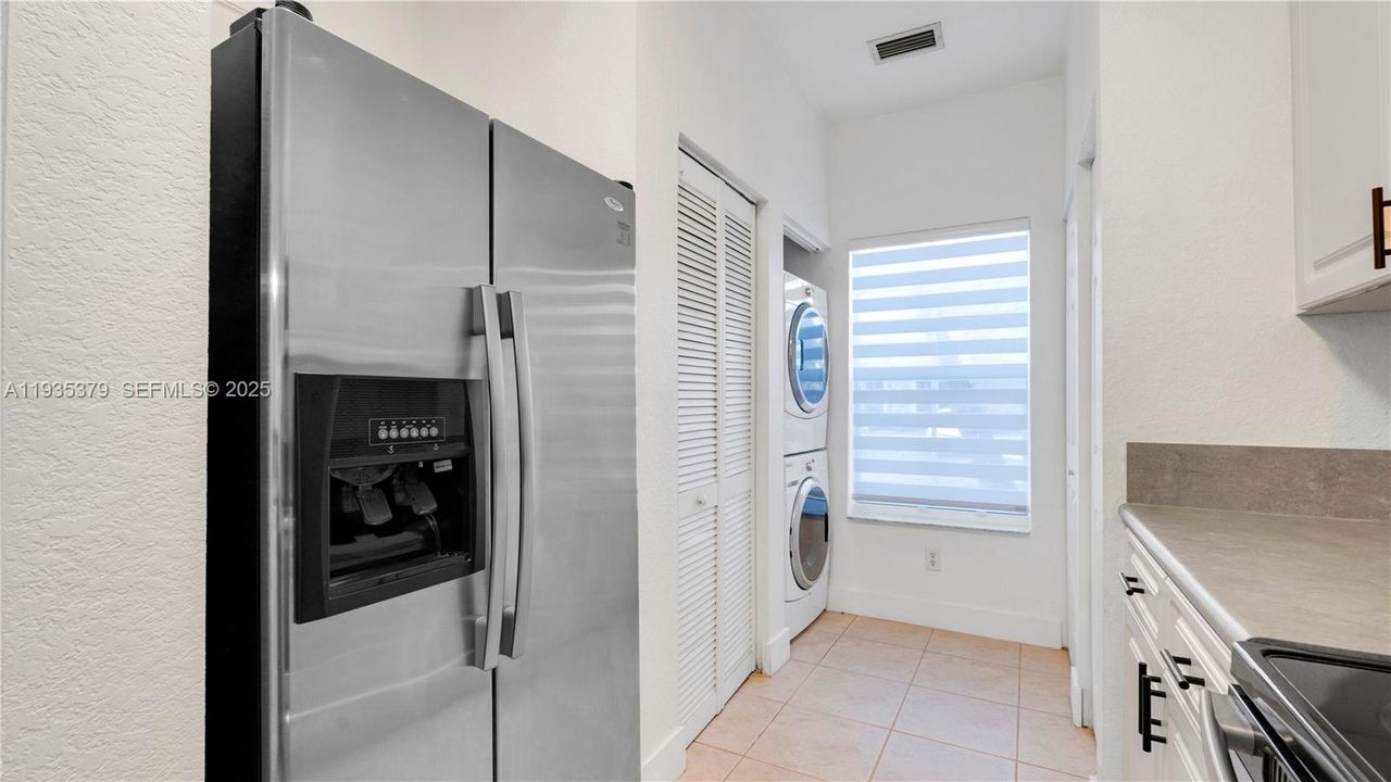 For Sale: $385,000 (3 beds, 2 baths, 1251 Square Feet)