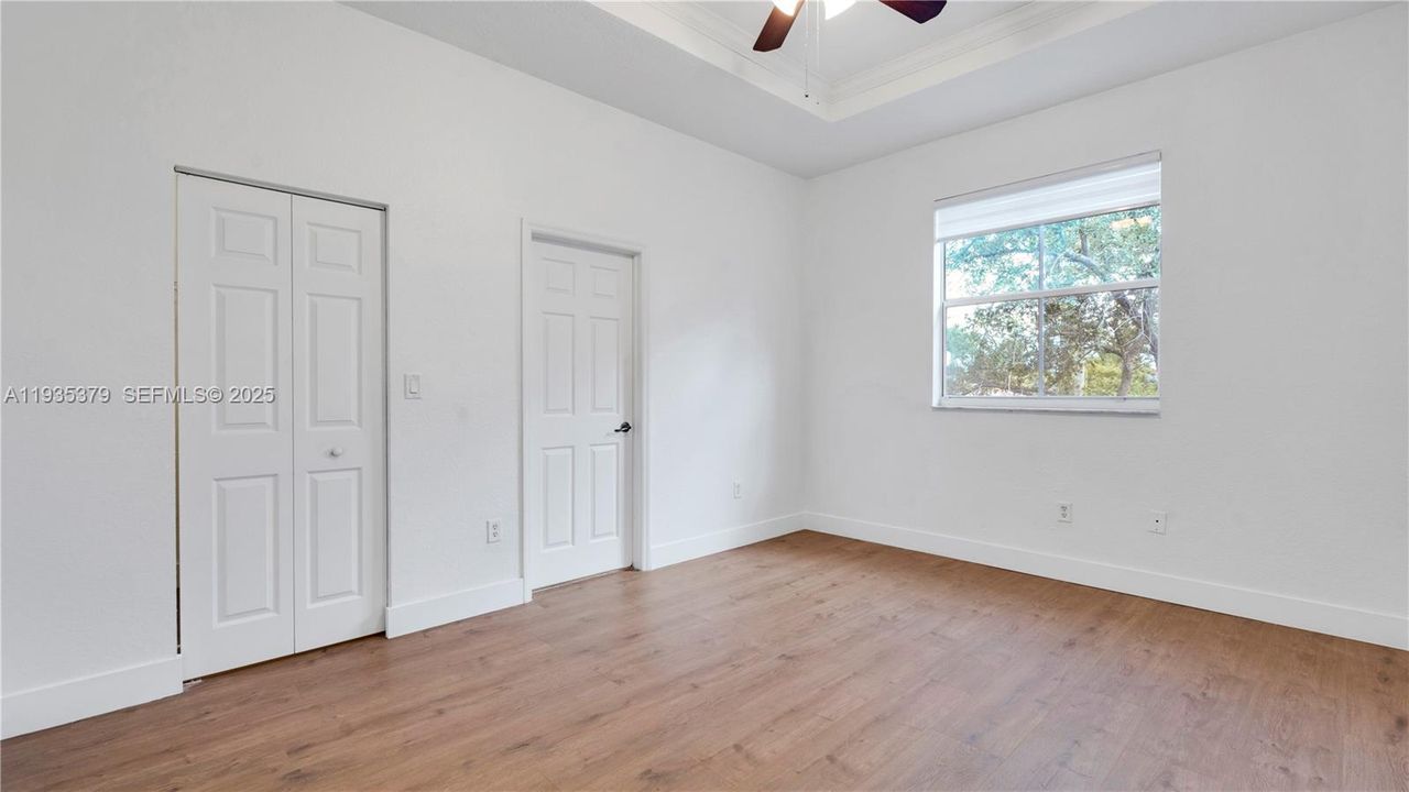 For Sale: $385,000 (3 beds, 2 baths, 1251 Square Feet)