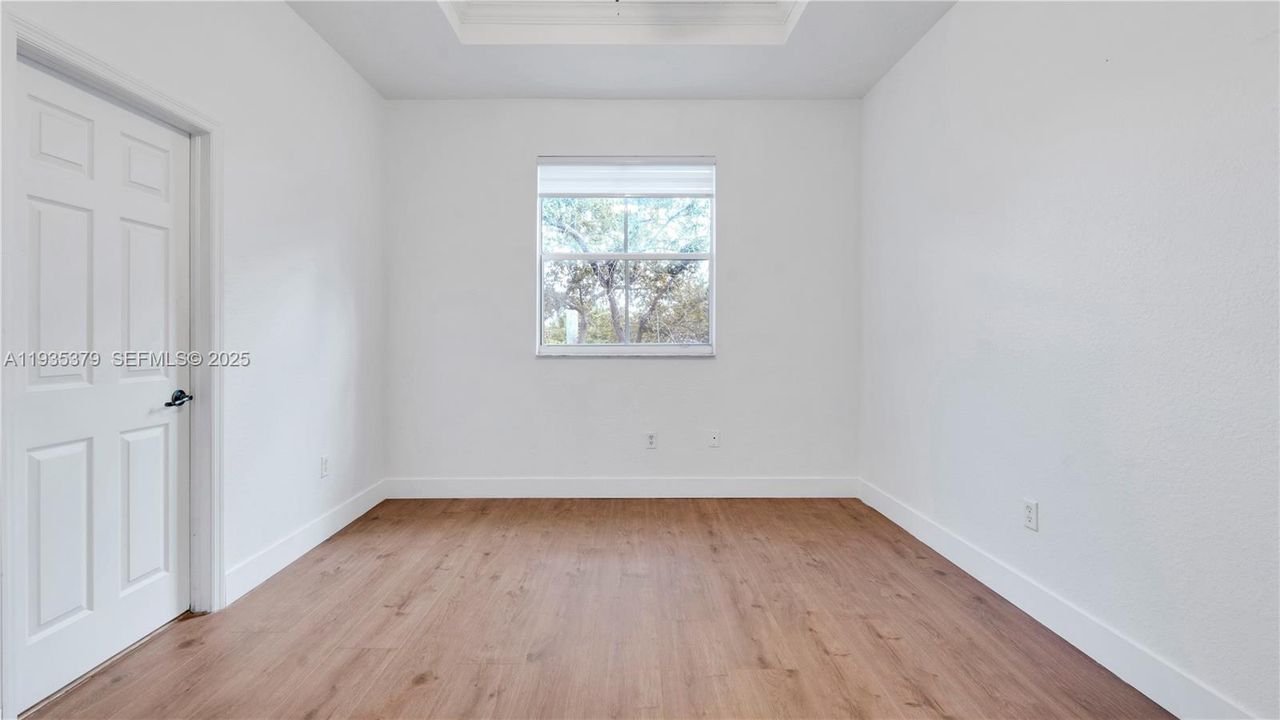 For Sale: $385,000 (3 beds, 2 baths, 1251 Square Feet)