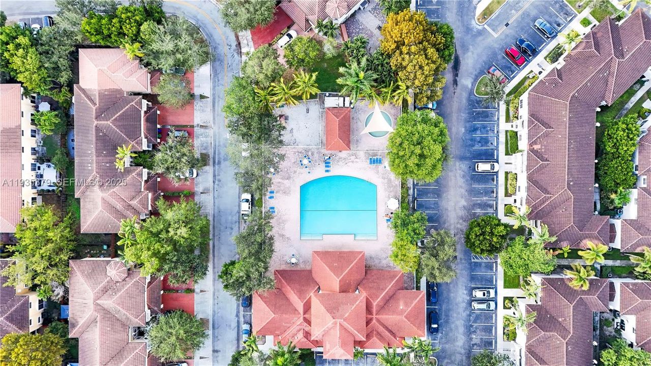 For Sale: $385,000 (3 beds, 2 baths, 1251 Square Feet)