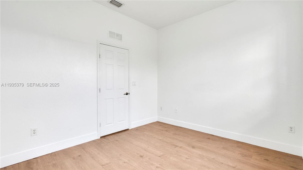 For Sale: $385,000 (3 beds, 2 baths, 1251 Square Feet)