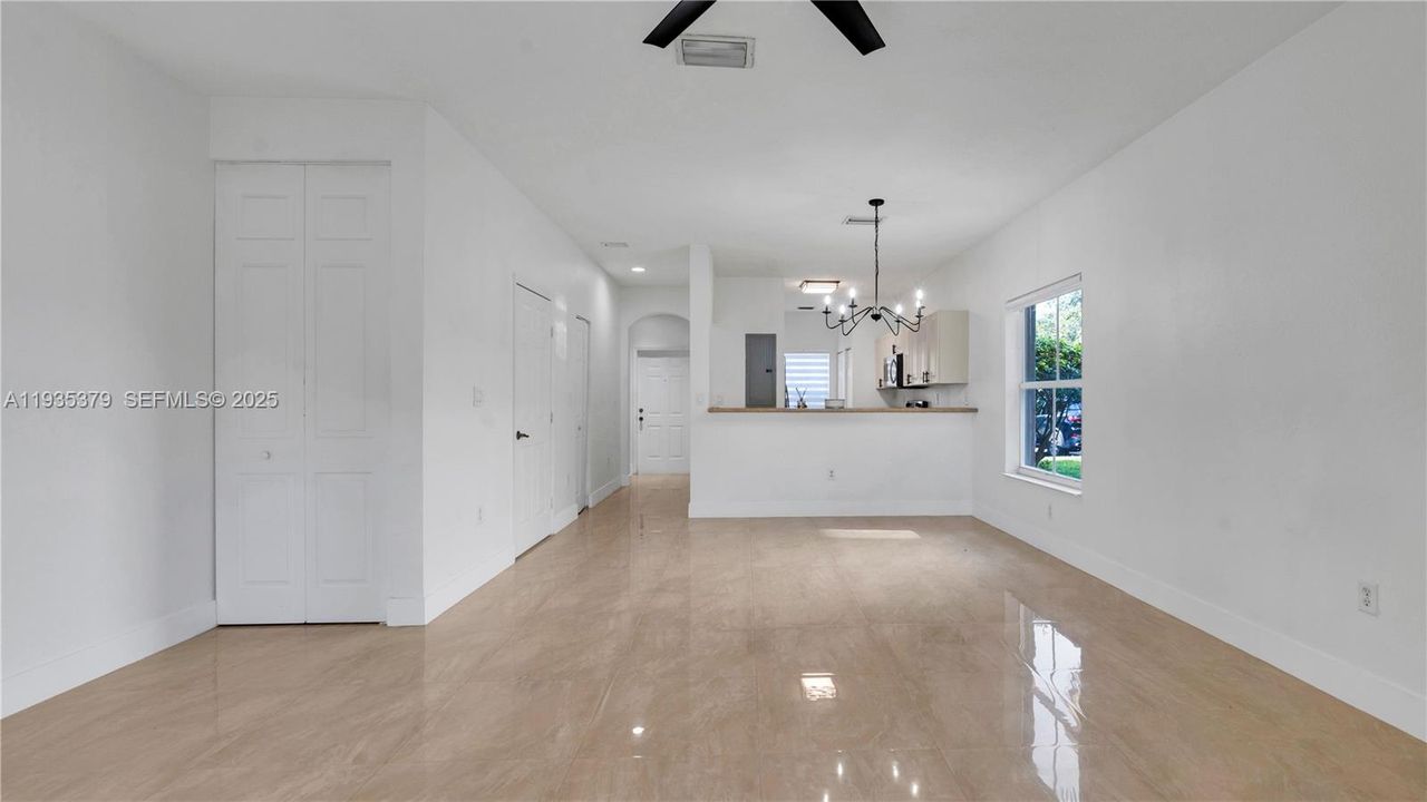 For Sale: $385,000 (3 beds, 2 baths, 1251 Square Feet)