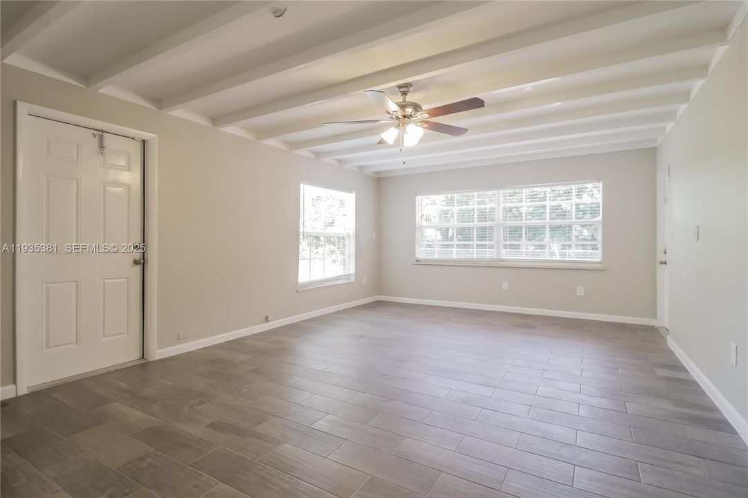 出租: $2,920 (3 贝兹, 2 浴室, 1580 平方英尺)