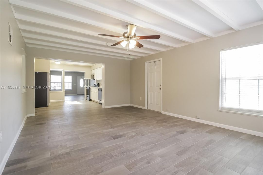 出租: $2,920 (3 贝兹, 2 浴室, 1580 平方英尺)