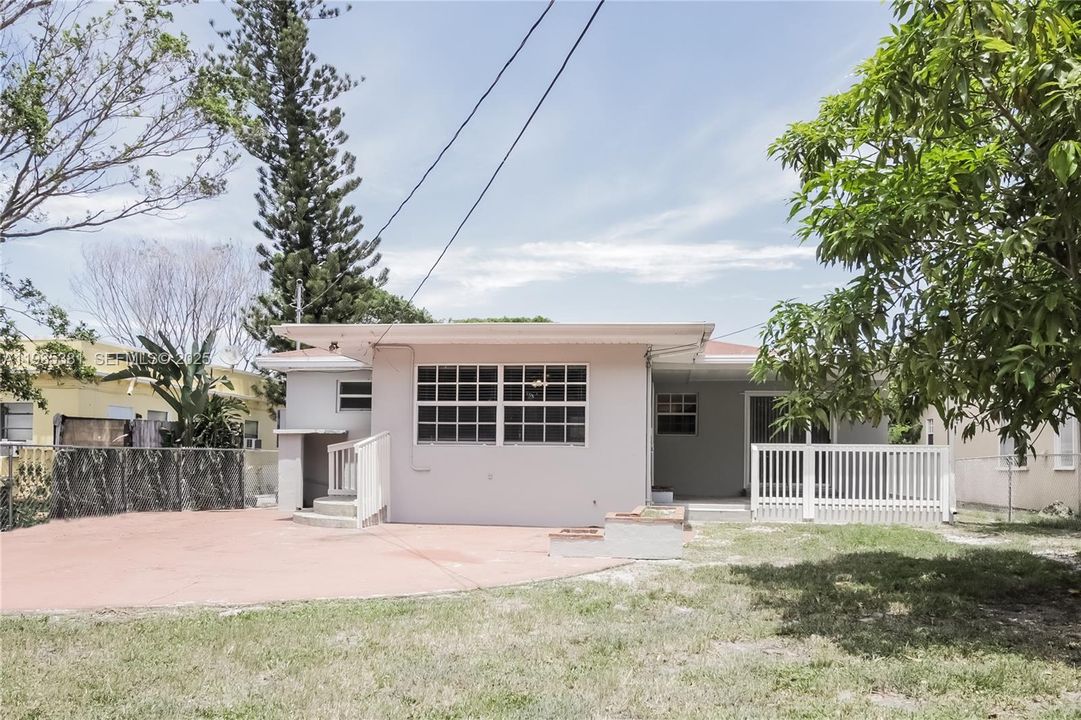 出租: $2,920 (3 贝兹, 2 浴室, 1580 平方英尺)