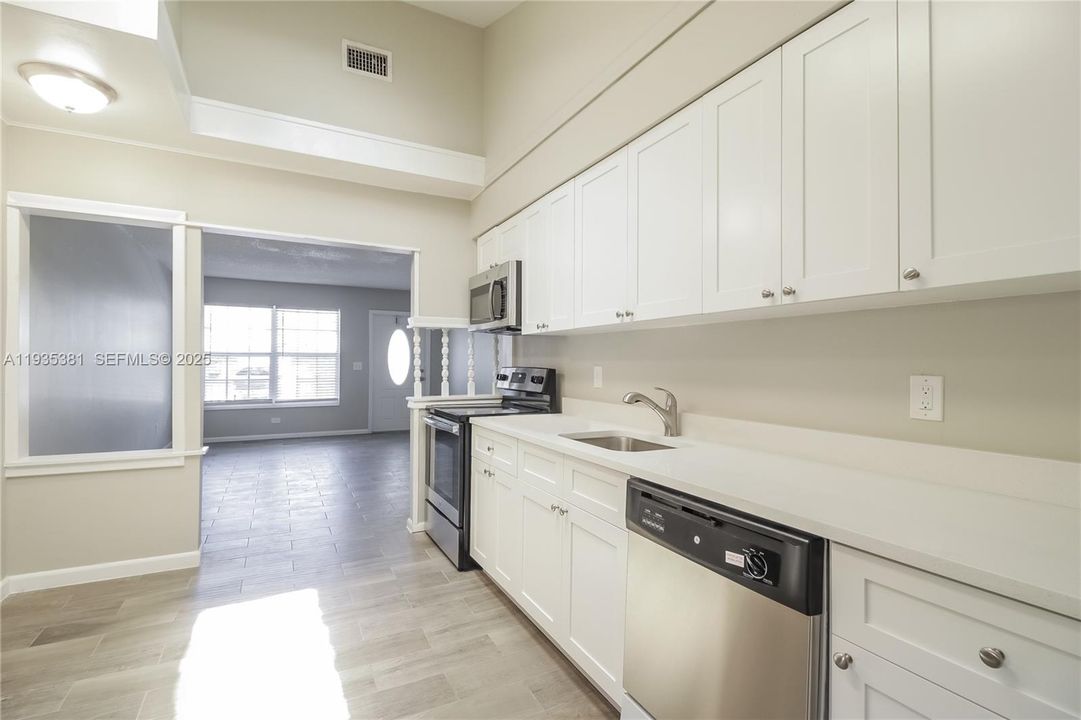 出租: $2,920 (3 贝兹, 2 浴室, 1580 平方英尺)