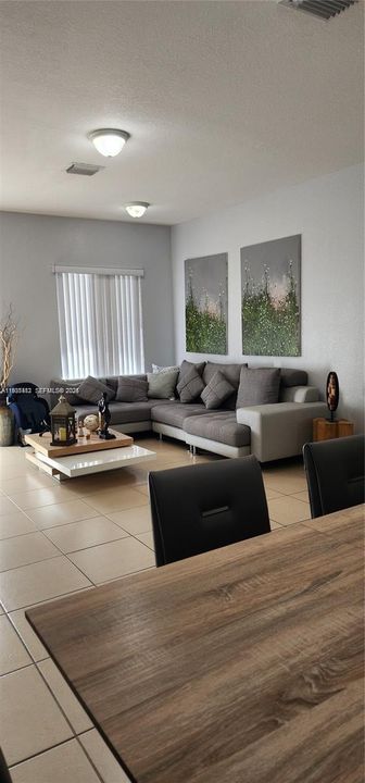 В аренду: $3,300 (4 спален, 2 ванн, 1625 Квадратных фут)