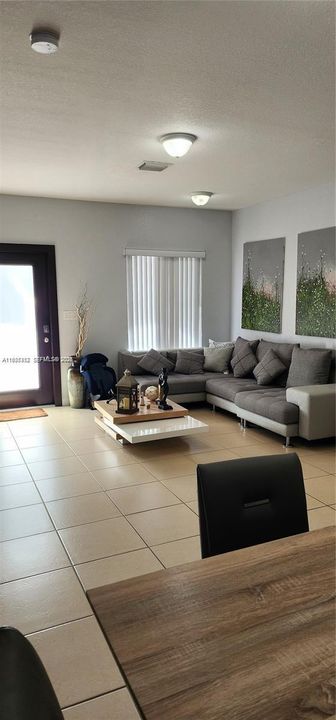 В аренду: $3,300 (4 спален, 2 ванн, 1625 Квадратных фут)