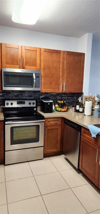 В аренду: $3,300 (4 спален, 2 ванн, 1625 Квадратных фут)