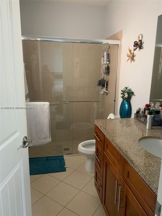 В аренду: $3,300 (4 спален, 2 ванн, 1625 Квадратных фут)