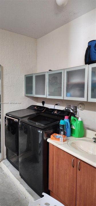 В аренду: $3,300 (4 спален, 2 ванн, 1625 Квадратных фут)