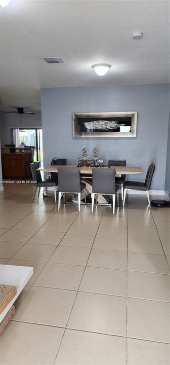 В аренду: $3,300 (4 спален, 2 ванн, 1625 Квадратных фут)