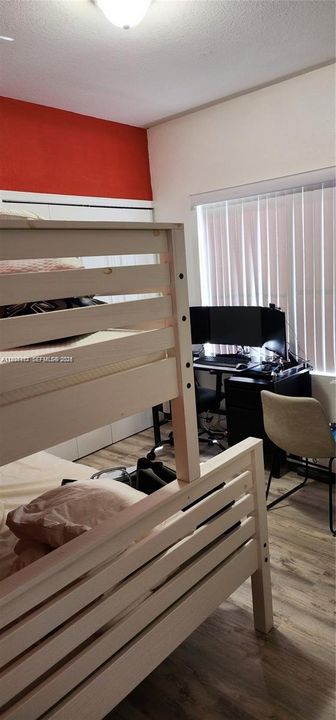 В аренду: $3,300 (4 спален, 2 ванн, 1625 Квадратных фут)