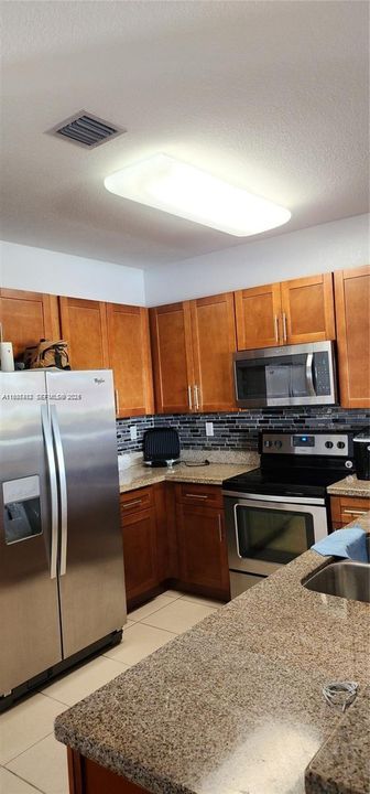 В аренду: $3,300 (4 спален, 2 ванн, 1625 Квадратных фут)