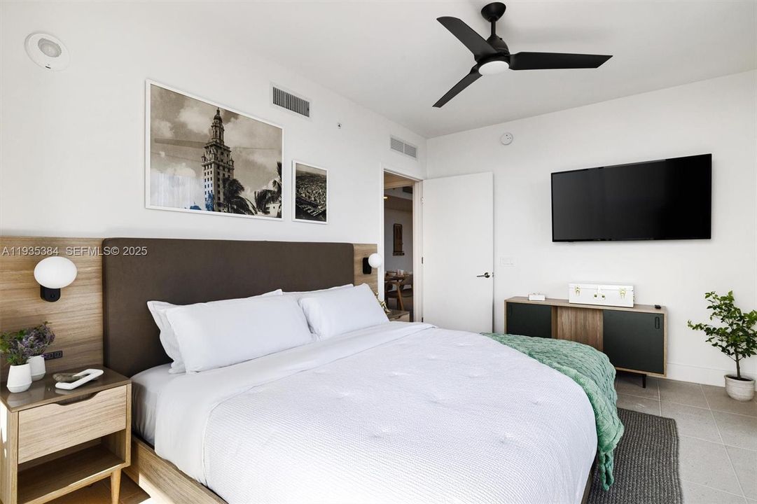 En Venta: $849,000 (2 camas, 2 baños, 837 Pies cuadrados)