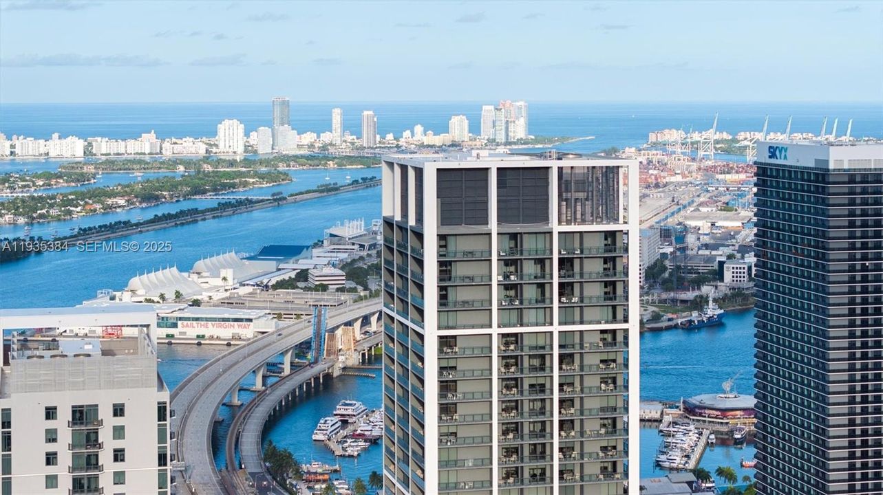 En Venta: $849,000 (2 camas, 2 baños, 837 Pies cuadrados)