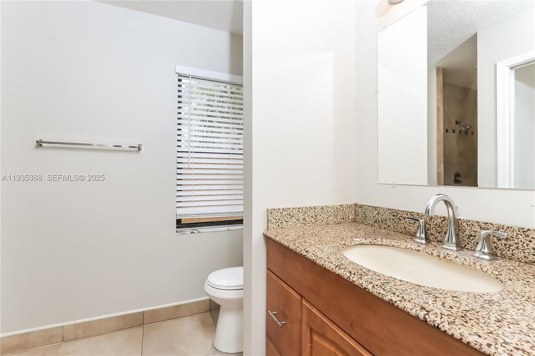 В аренду: $3,895 (3 спален, 2 ванн, 1780 Квадратных фут)