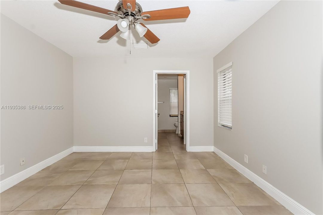 В аренду: $3,895 (3 спален, 2 ванн, 1780 Квадратных фут)