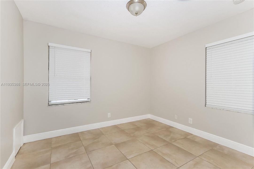 В аренду: $3,895 (3 спален, 2 ванн, 1780 Квадратных фут)