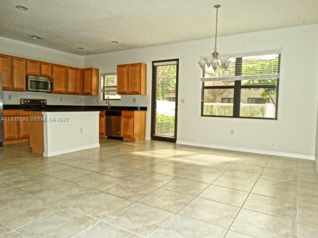 出租: $4,200 (3 贝兹, 2 浴室, 1808 平方英尺)