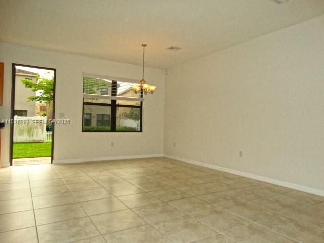 出租: $4,200 (3 贝兹, 2 浴室, 1808 平方英尺)