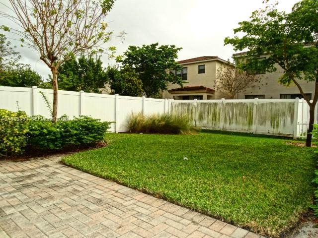 出租: $4,200 (3 贝兹, 2 浴室, 1808 平方英尺)