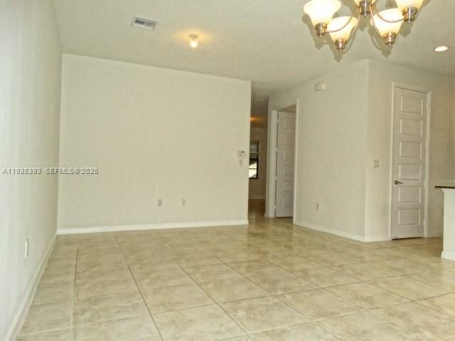 出租: $4,200 (3 贝兹, 2 浴室, 1808 平方英尺)