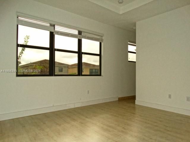 出租: $4,200 (3 贝兹, 2 浴室, 1808 平方英尺)