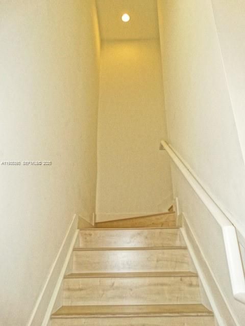 出租: $4,200 (3 贝兹, 2 浴室, 1808 平方英尺)