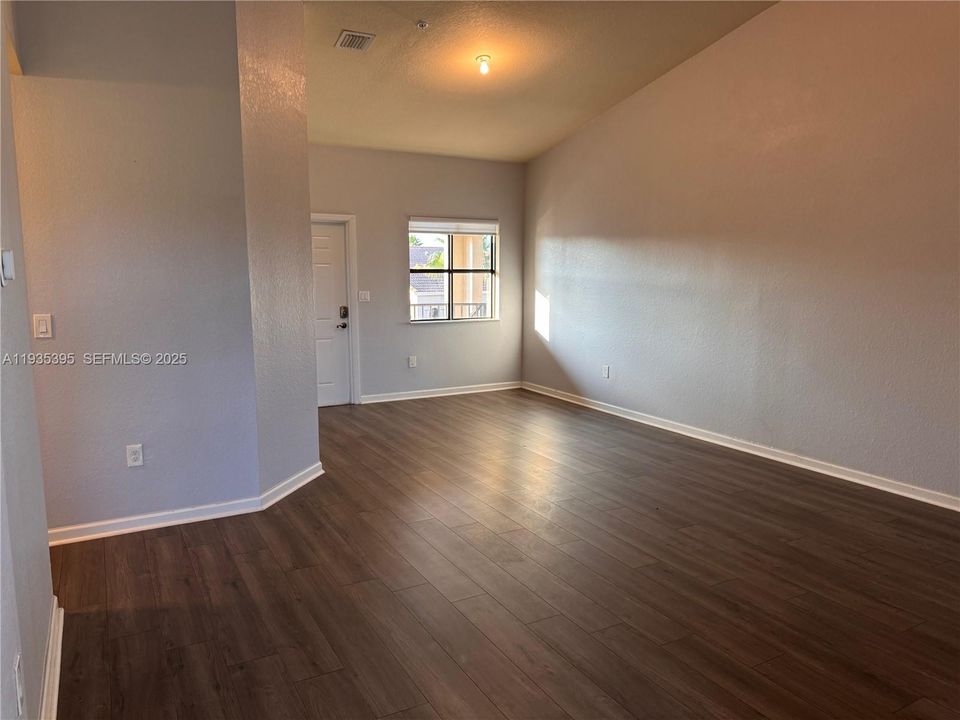 For Rent: $2,450 (3 beds, 2 baths, 1264 Square Feet)
