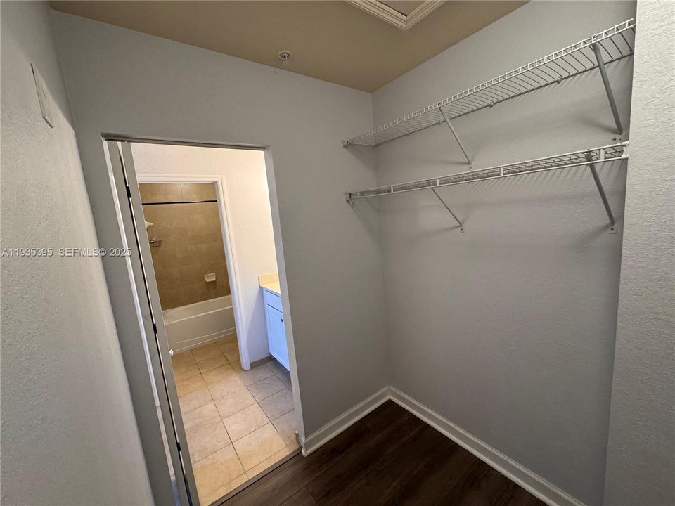 For Rent: $2,450 (3 beds, 2 baths, 1264 Square Feet)