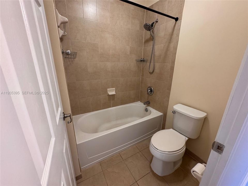 For Rent: $2,450 (3 beds, 2 baths, 1264 Square Feet)