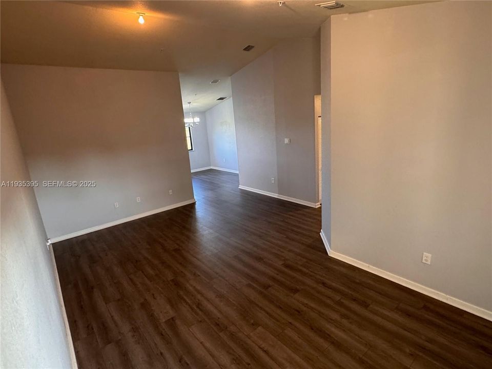 For Rent: $2,450 (3 beds, 2 baths, 1264 Square Feet)