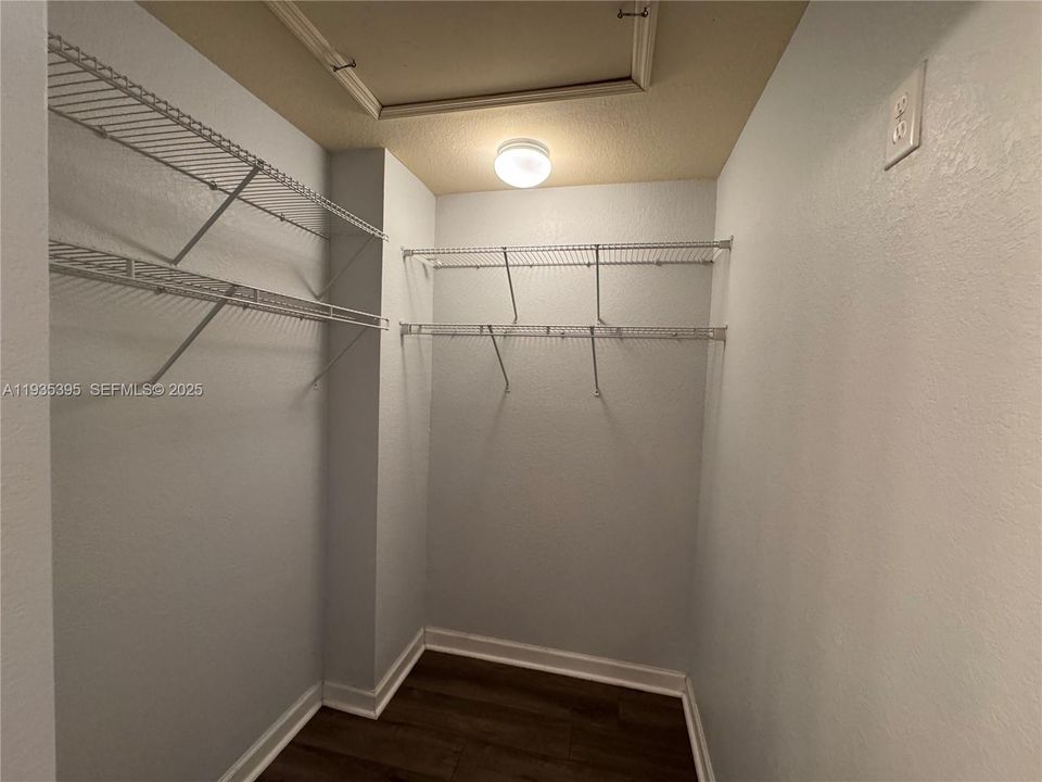 For Rent: $2,450 (3 beds, 2 baths, 1264 Square Feet)