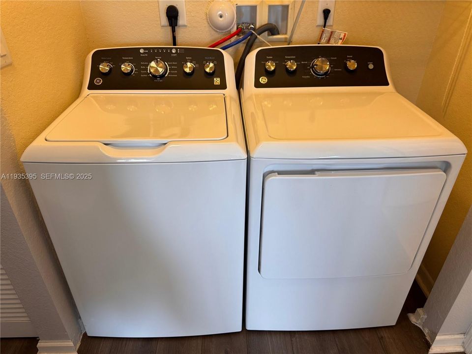 For Rent: $2,450 (3 beds, 2 baths, 1264 Square Feet)