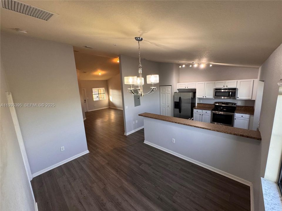 For Rent: $2,450 (3 beds, 2 baths, 1264 Square Feet)