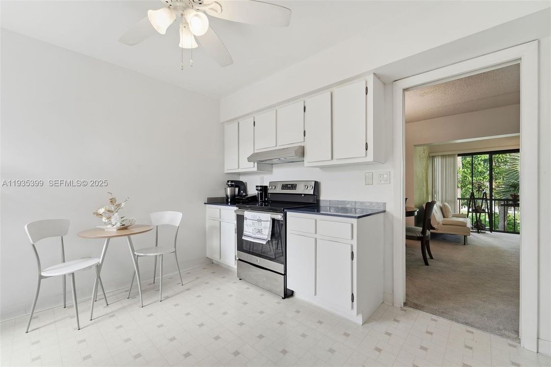 На продажу: $288,000 (3 спален, 2 ванн, 1700 Квадратных фут)