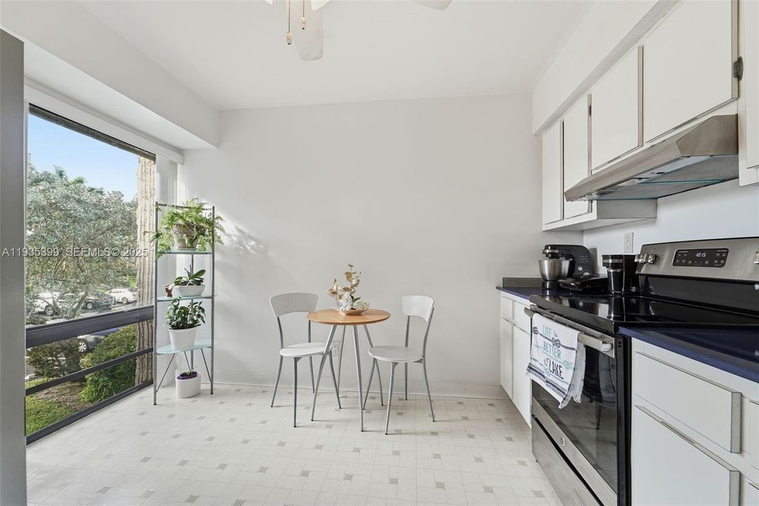 На продажу: $288,000 (3 спален, 2 ванн, 1700 Квадратных фут)