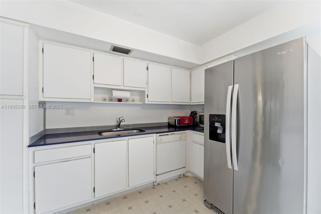 На продажу: $288,000 (3 спален, 2 ванн, 1700 Квадратных фут)