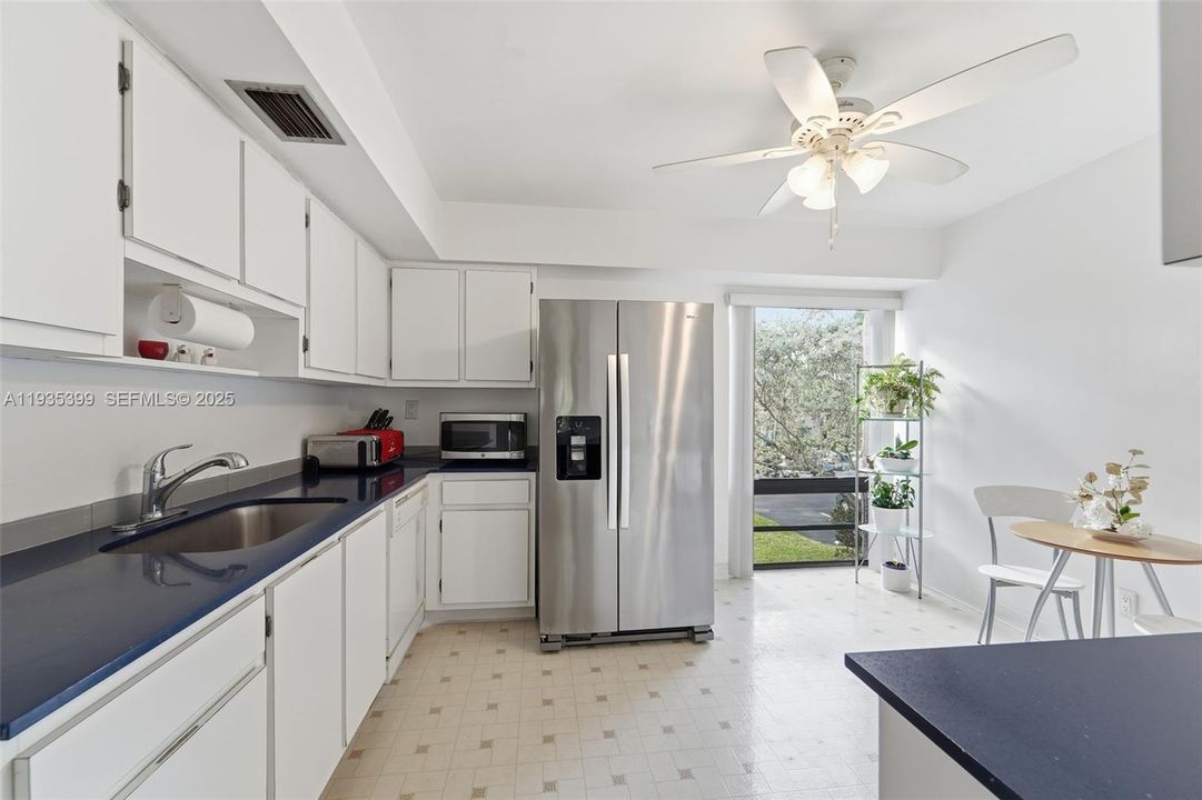 На продажу: $288,000 (3 спален, 2 ванн, 1700 Квадратных фут)