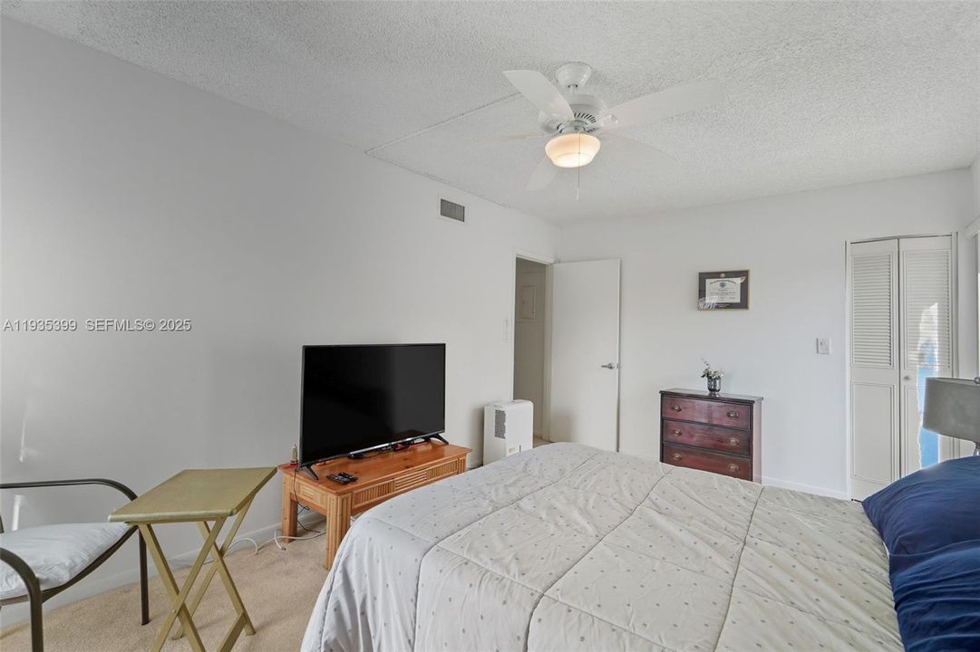 На продажу: $288,000 (3 спален, 2 ванн, 1700 Квадратных фут)