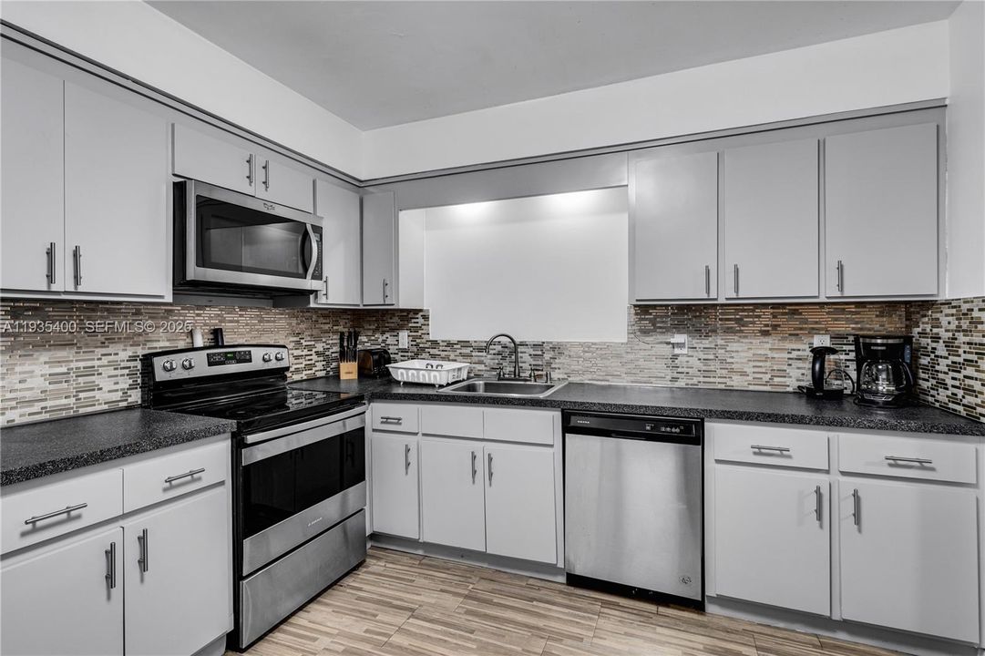 For Rent: $3,500 (4 beds, 2 baths, 2382 Square Feet)