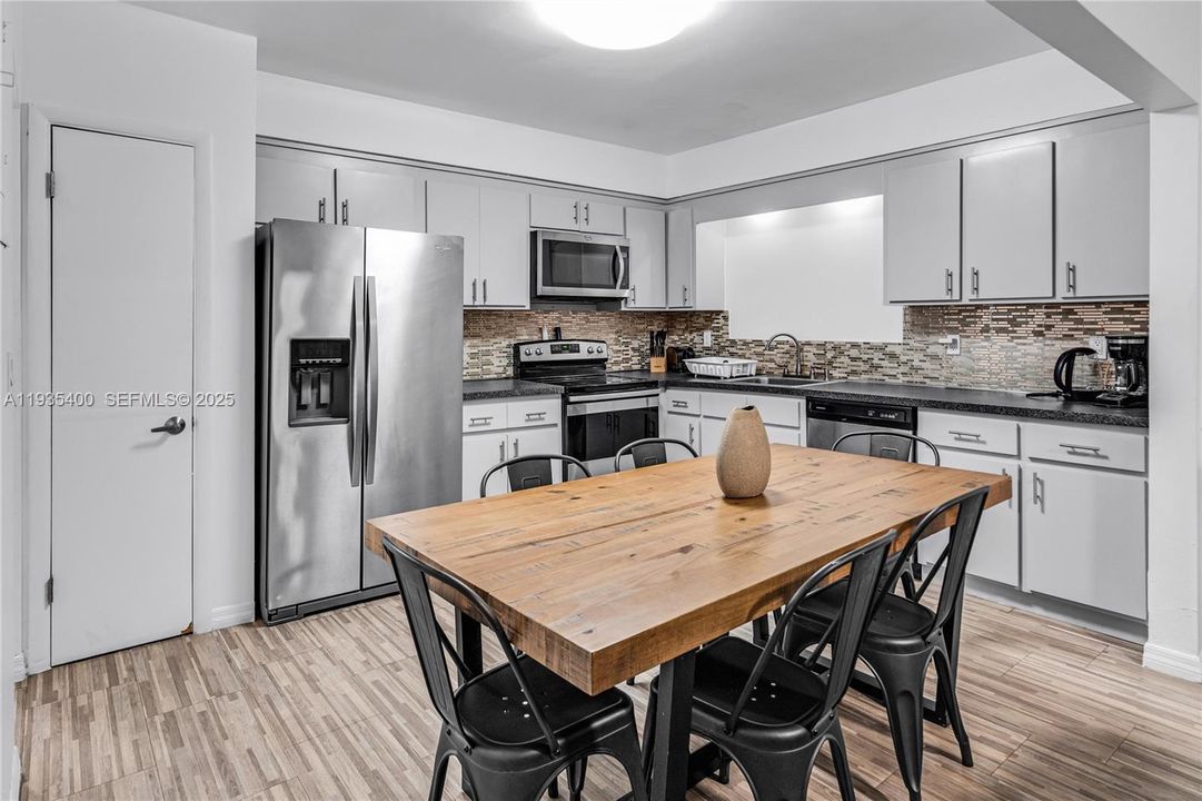 For Rent: $3,500 (4 beds, 2 baths, 2382 Square Feet)