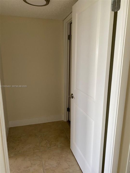 出租: $2,400 (2 贝兹, 2 浴室, 992 平方英尺)