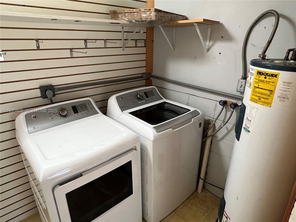 В аренду: $3,000 (2 спален, 1 ванн, 892 Квадратных фут)