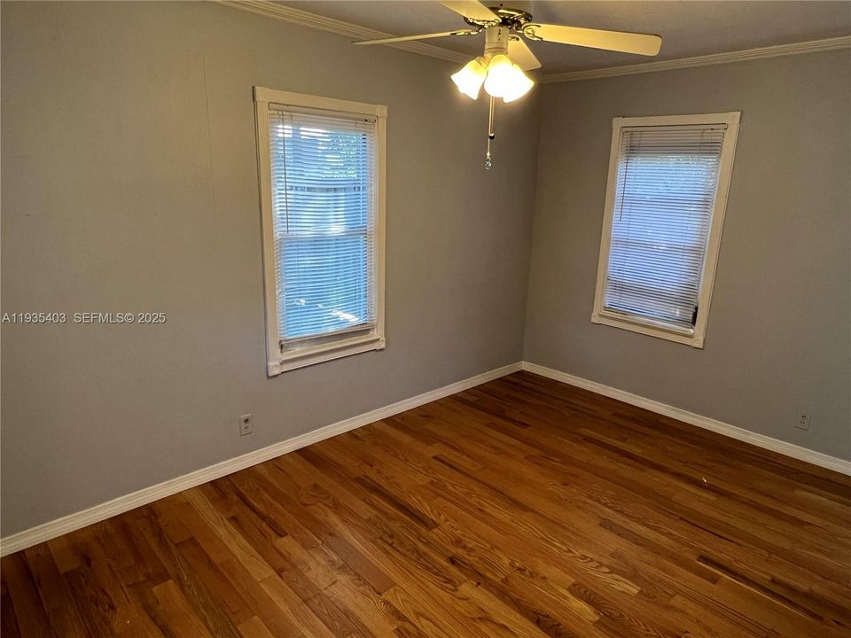 В аренду: $3,000 (2 спален, 1 ванн, 892 Квадратных фут)