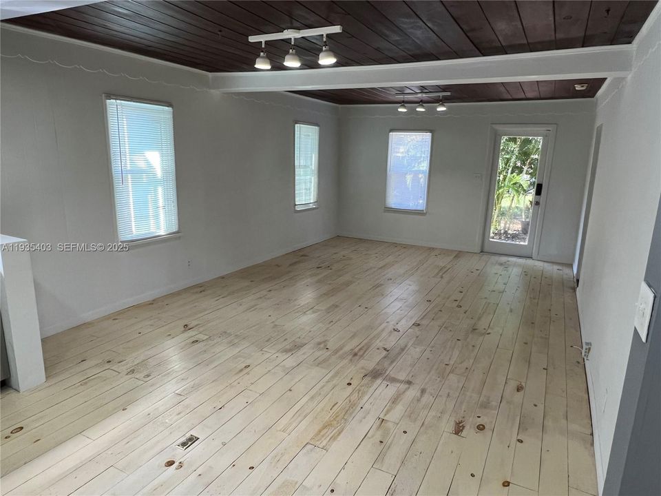 В аренду: $3,000 (2 спален, 1 ванн, 892 Квадратных фут)