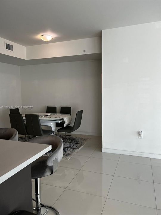 待售: $415,000 (2 贝兹, 2 浴室, 1130 平方英尺)