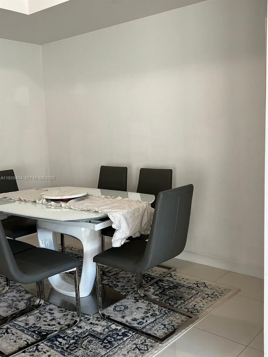 待售: $415,000 (2 贝兹, 2 浴室, 1130 平方英尺)