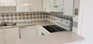 For Rent: $1,600 (1 beds, 1 baths, 900 Square Feet)